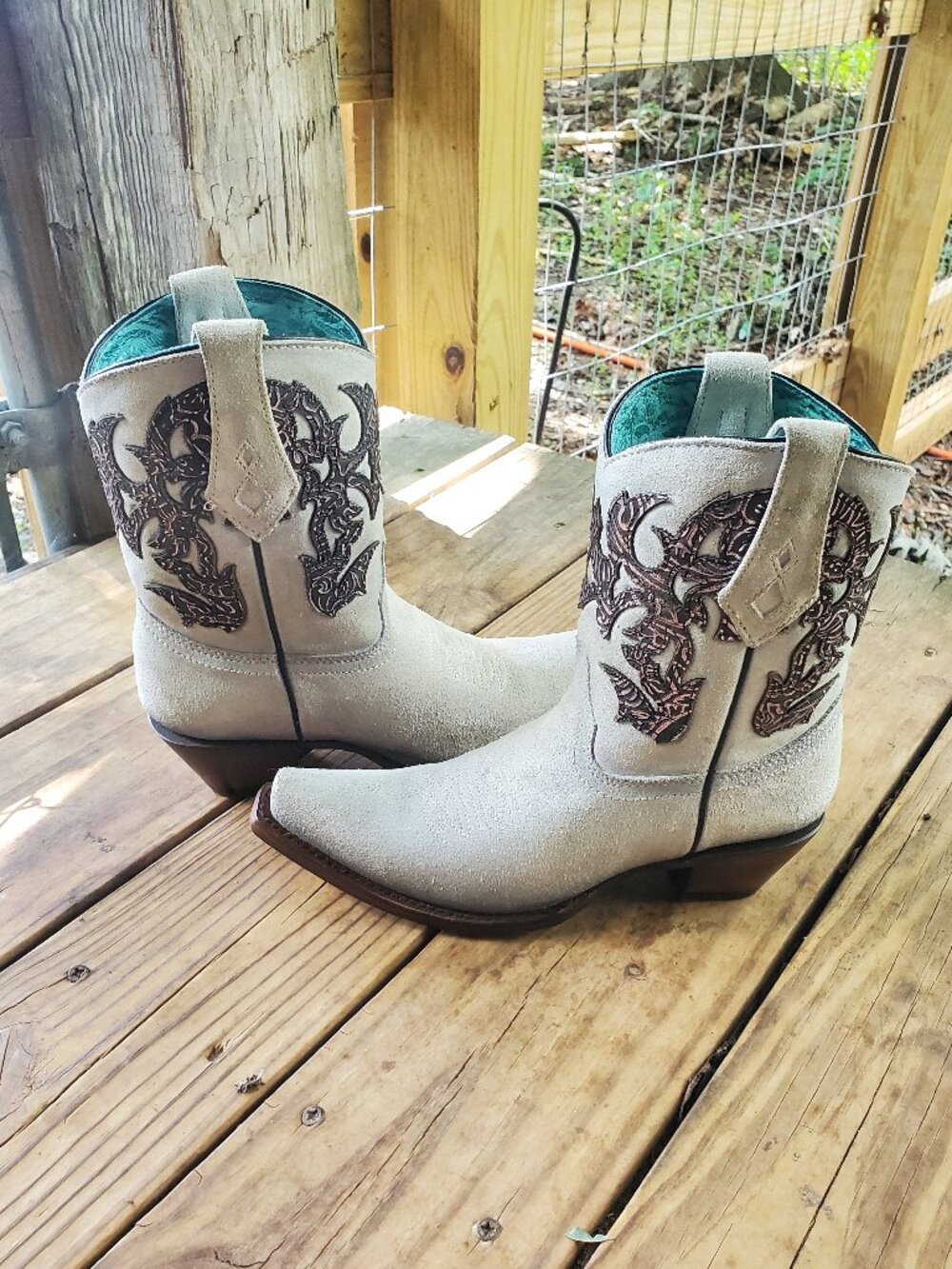 NWOB Womens genuine leather Corral Boots